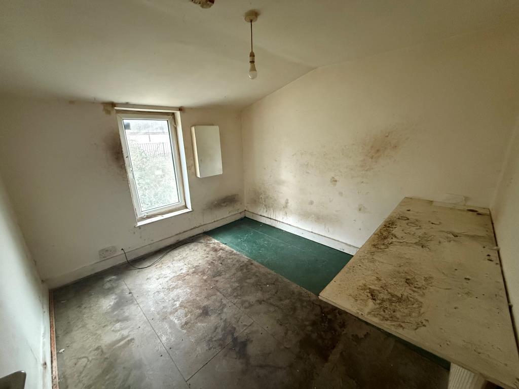 Lot: 165 - FOUR-BEDROOM HOUSE FOR REFURBISHMENT - Bedroom 4